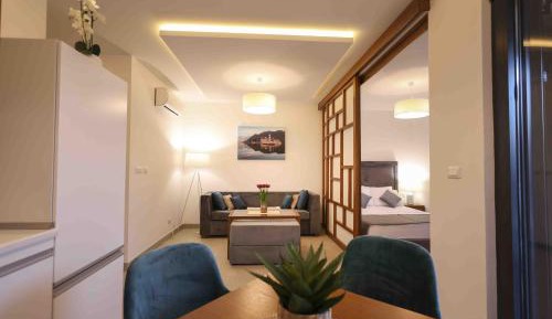 Two Bedroom Apartment with Balcony and Sea View (4+2)