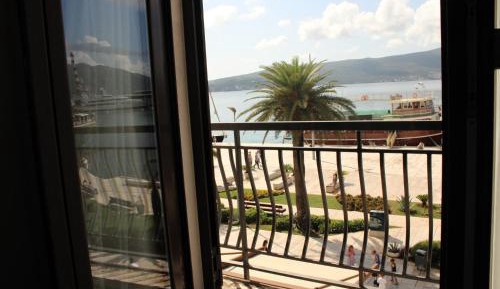 Double or Twin Room with Sea View