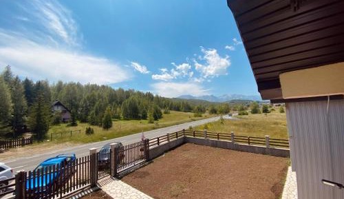 Apartment with Mountain View