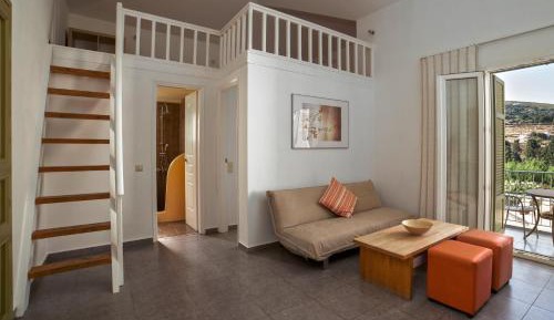 Family Suite with Garden and Pool View