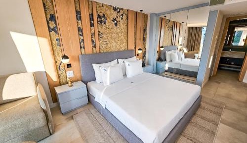 Deluxe Family Room