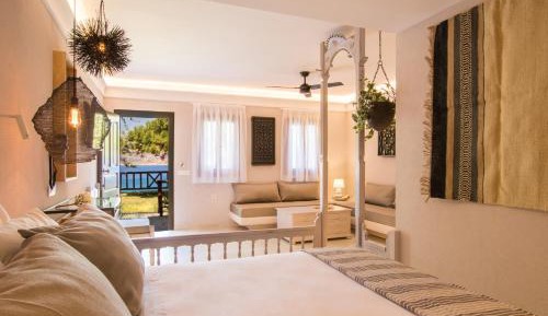 Deluxe Suite with Sea View