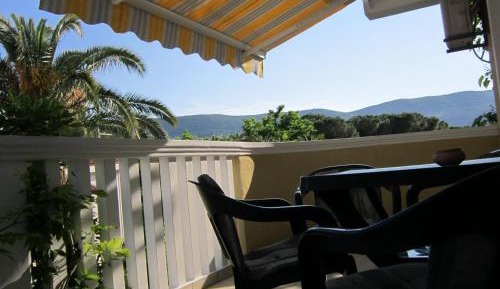 Comfort One-Bedroom Apartment with Balcony