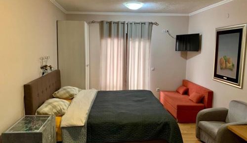 Studio (2 Adults)