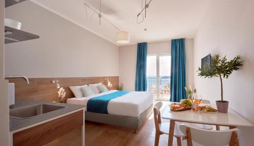 Deluxe Double Room with Side Sea View
