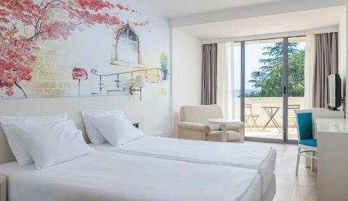 Double or Twin Room with Sea View