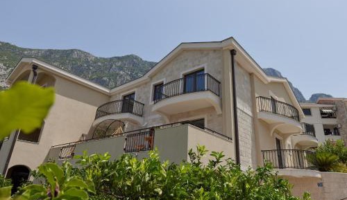 One-Bedroom Apartment with Sea View