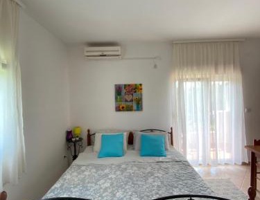 Studio (2 Adults)