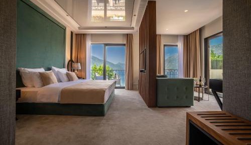 Deluxe Double Room with Balcony and Sea View