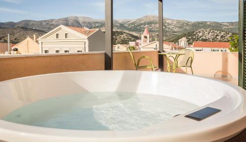 Junior Suite with Outdoor Hot Tub