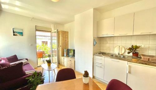 Apartment with Garden View