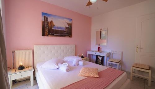 One-Bedroom Apartment with Sea View
