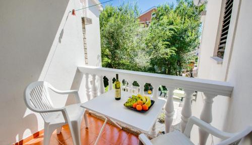 Apartment with Garden View
