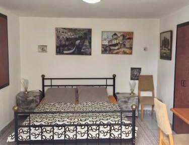 Apartment with Garden View