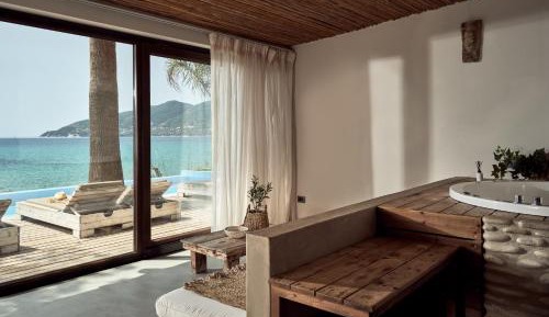  Executive Junior Suite with Sharing Pool & Sea View