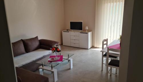 One-Bedroom Apartment with Sea View and Balcony