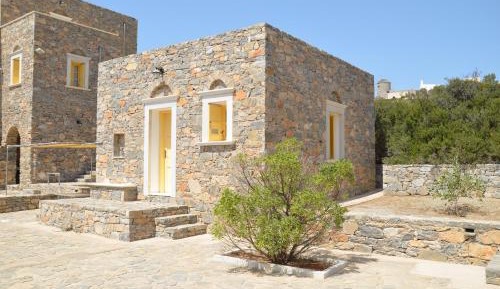 Bungalow with Garden View