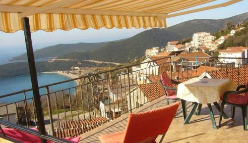 Studio Apartment with Sea View