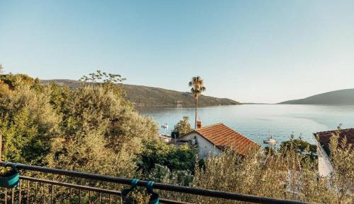 Deluxe Apartment with Sea View (2+2)
