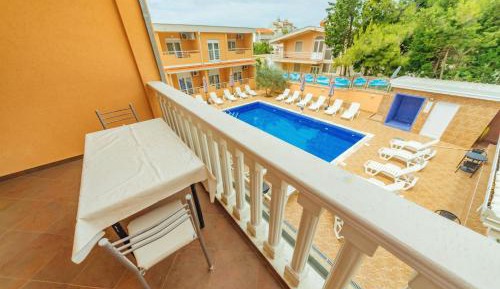 Standard Apartment with Pool View