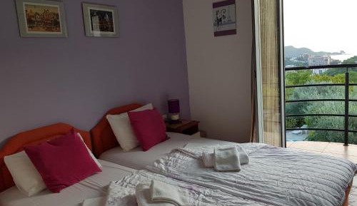 Twin Room with Balcony and Sea View
