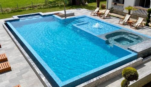 King Suite with Pool View
