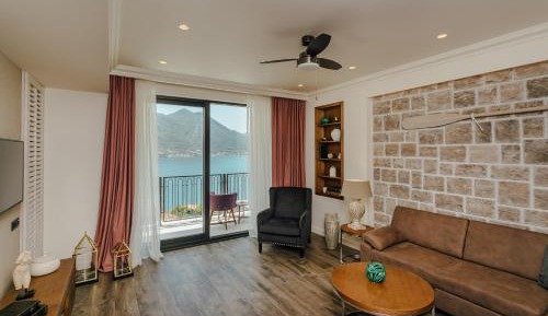 Deluxe Suite with Sea View