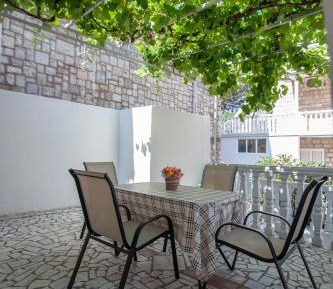 Studio Apartment with Terrace