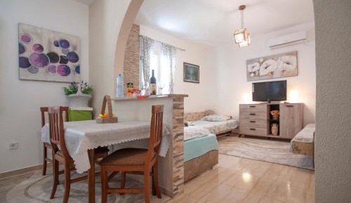 Studio Apartment (3 Adults)