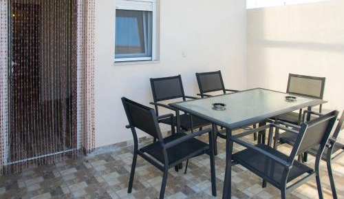 Apartment with Garden View