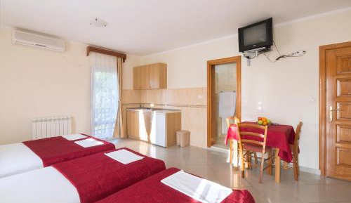 Studio (4 Adults)