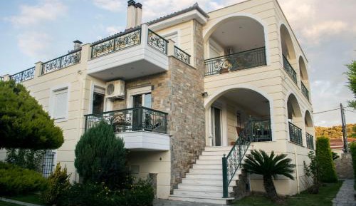 Villa with Garden View