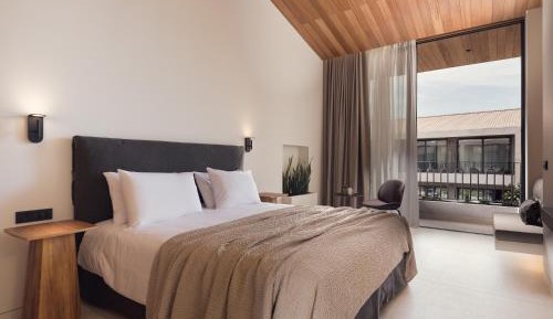 Upper Floor Suite 