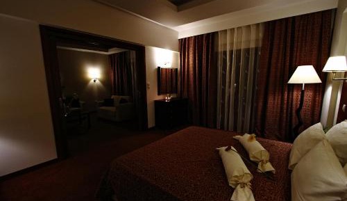 Deluxe Suite with Spa Bath