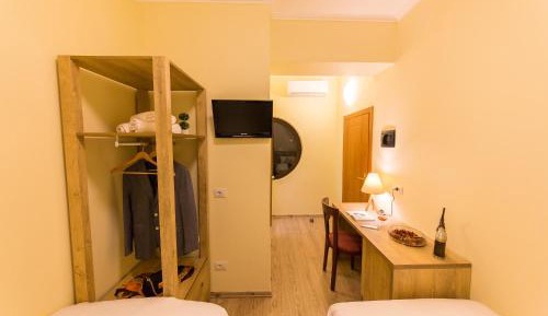 Economy Double or Twin Room with Window