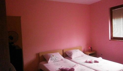 Twin Room with Balcony and Shared Bathroom