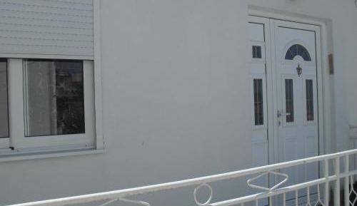 Three-Bedroom Apartment with Balcony and Sea View