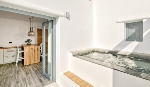 Superior Suite with outdoor Jetted Tub