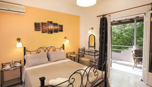 Two-Bedroom Deluxe Apartment with Balcony