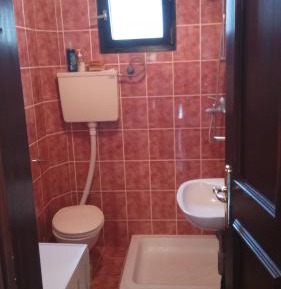 Apartment With Shared Bathroom