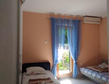 Apartment with Garden View