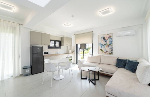 Paralia Ofryniou Hotel | Nefeli and Nefeli Luxury Residential Complexes