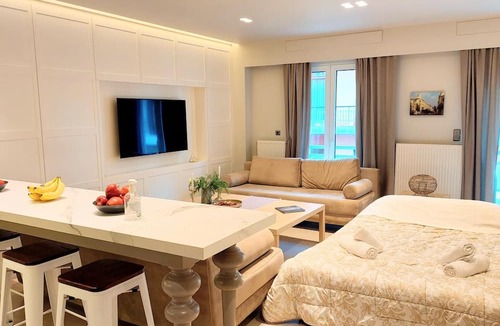 Thissio Apartment | Luxurious Apartment in Acropolis
