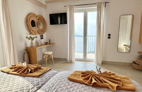 Petaleia House | Magnificent villa in a spectacular setting