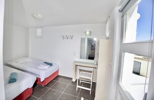 Vourvoulos Hotel | Dawn Suites Santorini