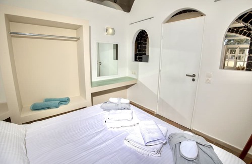 Vourvoulos Hotel | Dawn Suites Santorini