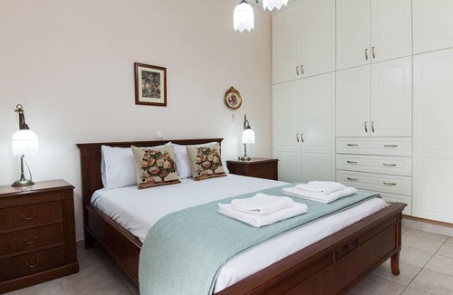 Petroupoli Apartment | Deluxe 2 Bedroom apt in Petroupoli