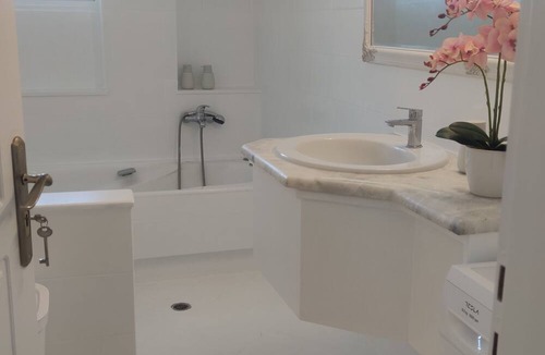 Chalcis House | Lovely Sunny Apartmentin a Quiet Neighborhood