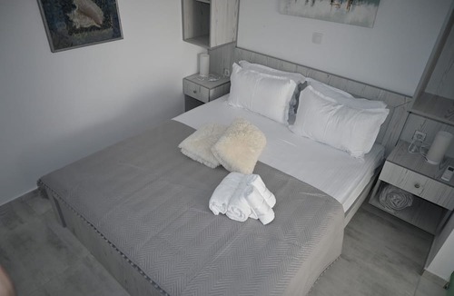 Paralia Ofryniou House | Doukas Aparthotel