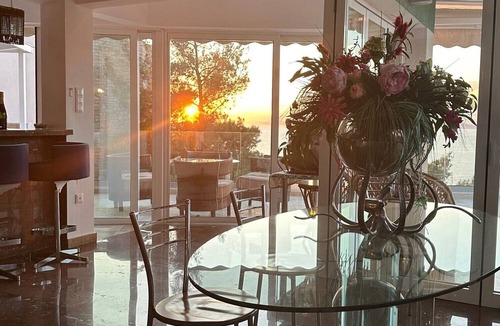 Saronida Apartment | Luxurious 2-bed Seaside Apartment in Saronida